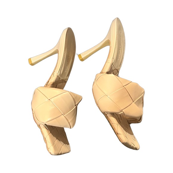 New BOTTEGA VENETA
Lido intrecciato leather mules size 36 - Picture 8 of 8